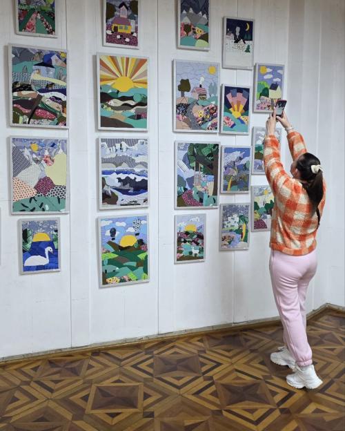 У книгозбірні відкрилася виставка дитячих робіт «Між хвилею та обрієм»