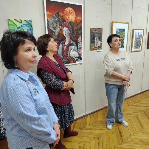 «Три стани простору»: у галереї бібліотеки презентовано нову мистецьку виставку